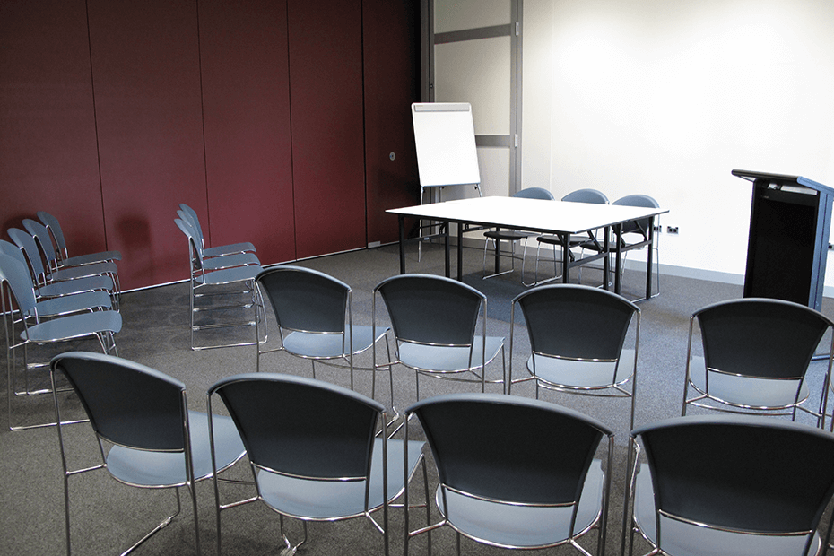 Atrium meeting space in lecture setup